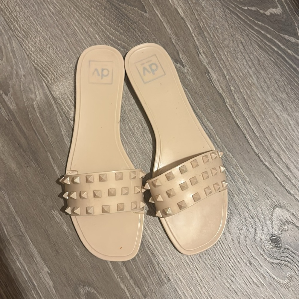 DV: Dolce Vita Women’s Skylar Jelly Flip-Flop - Blush